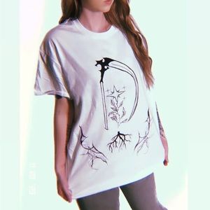 One of a kind hand painted T-shirt | Reaping stars | size L